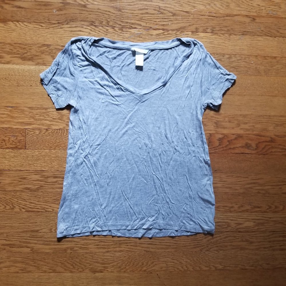 H&M Basic Grey V neck Tee (XS)